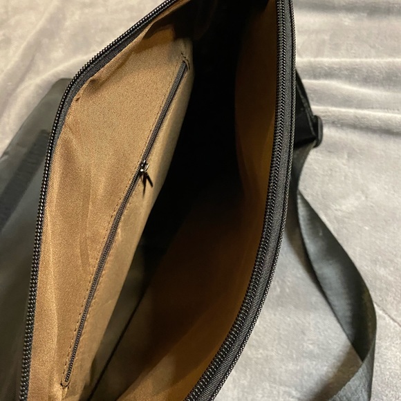 BRAND NEW Harry Potter 9 3/4 messenger bag - Picture 3 of 3